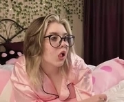 irissocute is a 19 year old female webcam sex model.