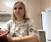 rosy_mirage is a 18 year old female webcam sex model.