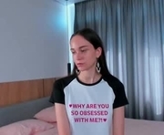 softiedream is a 18 year old female webcam sex model.