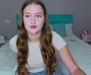 little__cut1e is a 18 year old female webcam sex model.