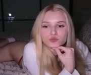 elsafawn is a 20 year old female webcam sex model.