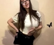 rosenavillifana is a 18 year old female webcam sex model.