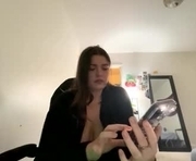 avalovesattention is a  year old female webcam sex model.