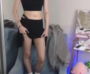 karryamidi is a 18 year old female webcam sex model.