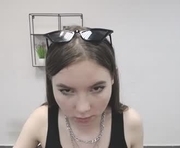 _maksimi_ is a 19 year old female webcam sex model.