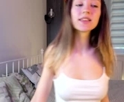 mia_elfie is a 18 year old female webcam sex model.