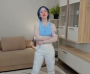 evelyngilson is a 18 year old female webcam sex model.