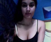 bluntbabe is a 19 year old female webcam sex model.
