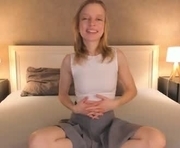 milliemorganson is a 18 year old female webcam sex model.