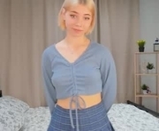 falinegelling is a 18 year old female webcam sex model.