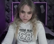 elizabeth_kitty is a 18 year old female webcam sex model.