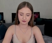 adellorens is a 18 year old female webcam sex model.