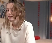 orabellas is a 18 year old female webcam sex model.