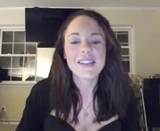 petal210 is a 40 year old female webcam sex model.