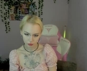 melanie_mason is a  year old female webcam sex model.