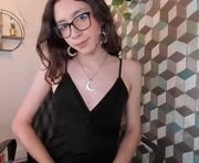 prretty_moon_ is a 18 year old shemale webcam sex model.
