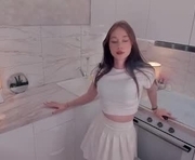 falinebiddix is a 18 year old female webcam sex model.