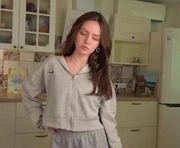 odeliabetter is a 18 year old female webcam sex model.