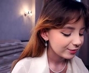 moiregathright is a 18 year old female webcam sex model.