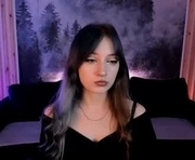 lii_luu is a 21 year old female webcam sex model.