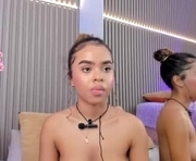 coralineross_ is a 18 year old female webcam sex model.