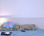 ada_di is a 19 year old female webcam sex model.