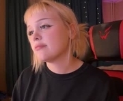 lisalaas is a 22 year old female webcam sex model.