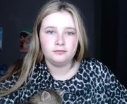 light_lunaa is a 20 year old female webcam sex model.
