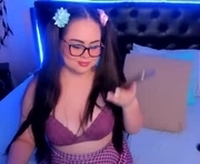_oliviajoness is a 19 year old female webcam sex model.