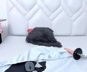 analia18_ is a 18 year old female webcam sex model.