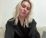 elaraluxxxe is a  year old female webcam sex model.