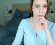 miaelliot is a 18 year old female webcam sex model.