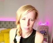 kess_edison is a  year old female webcam sex model.