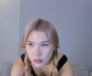 ashley_ollie is a 18 year old female webcam sex model.