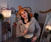 denicehendson is a 19 year old female webcam sex model.