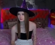 luisaclover is a 18 year old female webcam sex model.